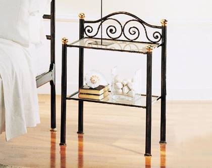 Приставной столик