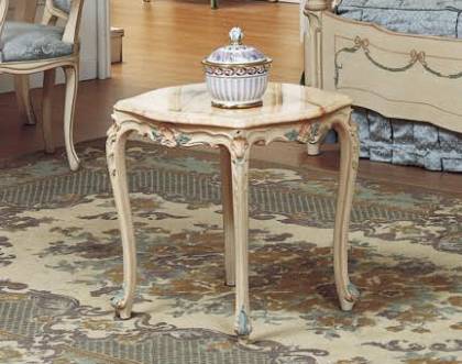 Приставной столик