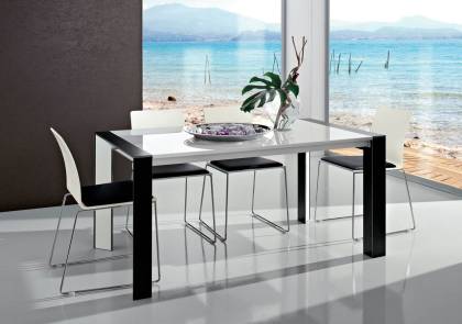 Обеденный стол