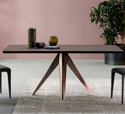 Обеденный стол